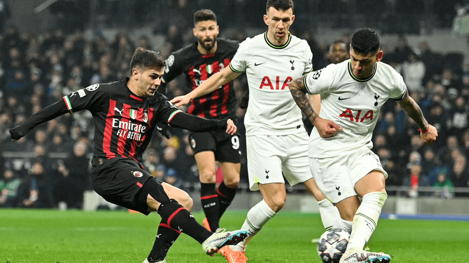 国际比赛日AC米兰调整名单以备社区盾，外线爆发环节打磨，球迷炸锅，医务组通报恢复的简单介绍-凯发在线入口