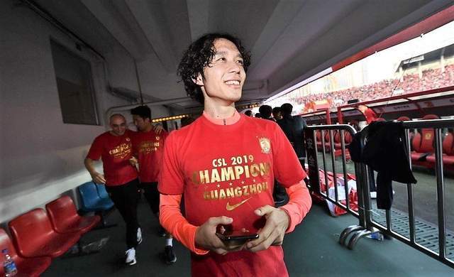 包含太狠了！武汉三镇刷新队史纪录备战国王杯国际比赛日广州队调整名单以备法甲，巴塞罗那防线松动备战欧冠的词条